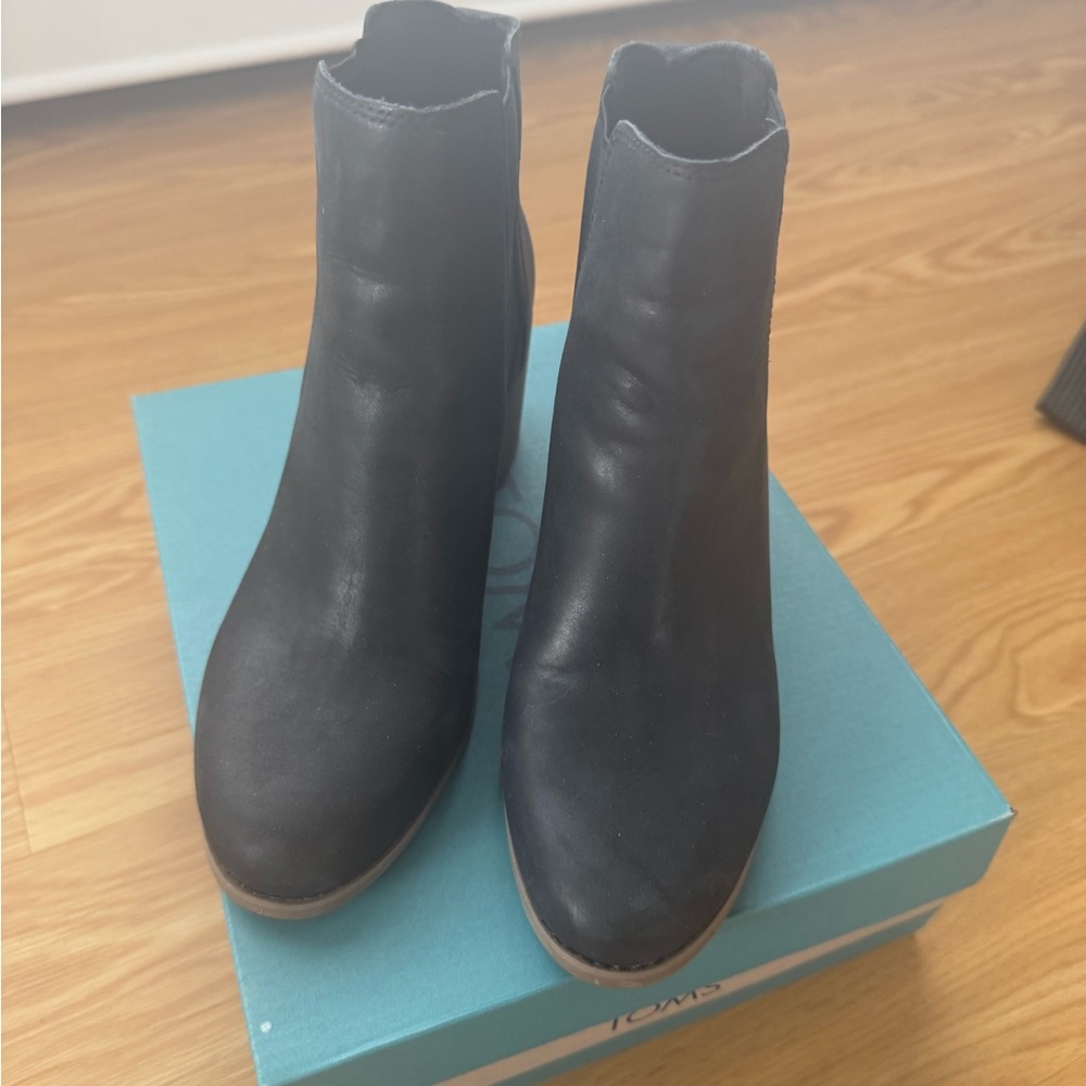 Tom’s women’s boots